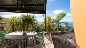 Moonlight Villa by LovelyStay