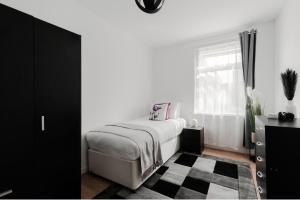 4 Bed House - Sleeps 8 - Garden Pets Wifi