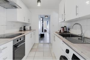 4 Bed House - Sleeps 8 - Garden Pets Wifi