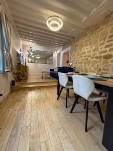 DUPLEX SUBLIME ET LUMINEUX au CENTRE VILLE 10 minutes de Paris Parking privée souterrain