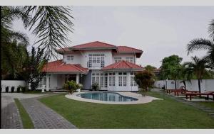 Cs white house negombo