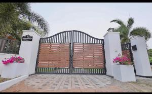 Cs white house negombo
