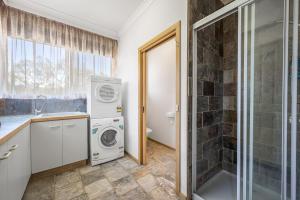 Tranquil Cottage with Valley and Hills Views