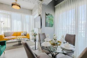 Chic Elegant City Center Condo