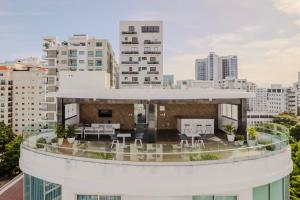 Chic Elegant City Center Condo