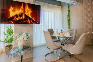 Chic Elegant City Center Condo