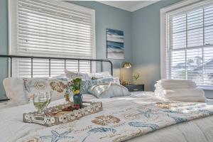 Cozy 2nd-Floor Suite near Beach, The Strand, Pier