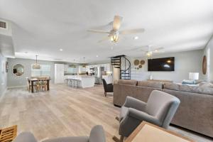 Beach house with game room just minutes from beach