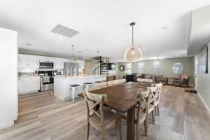 Beach house with game room just minutes from beach