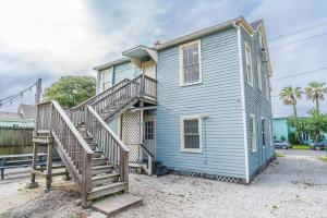 Historic and charming duplex in desirable midtown, close to the beach and strand