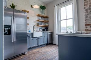 Historic and charming duplex in desirable midtown, close to the beach and strand