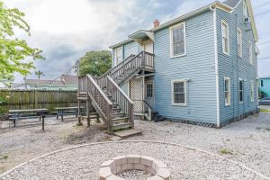 Historic and charming duplex in desirable midtown, close to the beach and strand