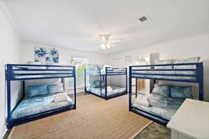 Huge, spacious villa with private pool and game room on 5 acres