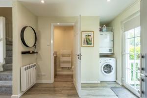 Elouera, 21 Isis Lake