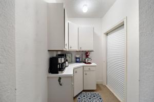 Sunsets by the Bay Stunning Waterfront Home with Pool in Sea Isle