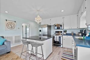 Private Bungalow with Pool, Pond, and Large Deck