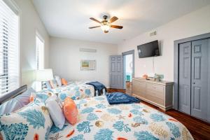 Seawall Sunrise-Close to Beach