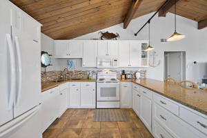 Charming Canal Home with Great Views and a Tiki Bar