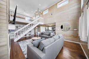 Secluded beachfront home with panoramic ocean views, private pool and huge deck