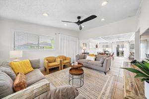 Beach bungalow with stunning ocean views and huge deck just steps away from the beach