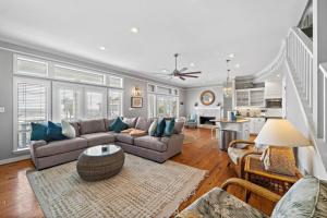 Huge beach house with great views, steps from sand