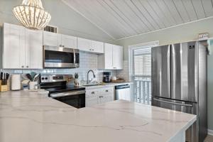 Canal Front Bungalow with Screened Patio and Kayaks