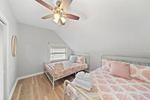 Sprawling estate with private pool and game room and guest house