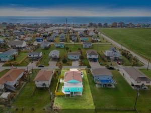 Spacious coastal haven, minutes from beach