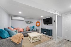 Spacious coastal haven, minutes from beach
