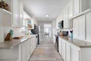 Spacious coastal haven, minutes from beach