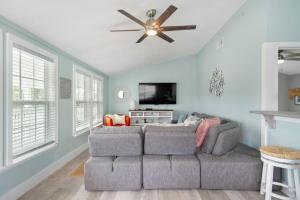 Spacious coastal haven, minutes from beach