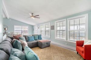 Spacious coastal haven, minutes from beach