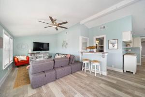 Spacious coastal haven, minutes from beach