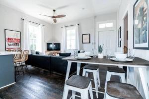 Historic Galveston homes, close tothe island has to offer