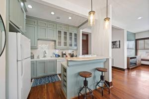 Charming loft near the historic strand in downtown