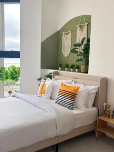 Luxury 2 Bedroom Apartment with Full Seaviews