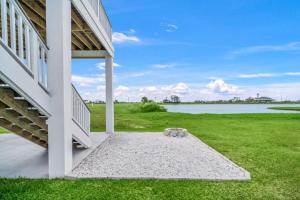 Bayfront home with spectacular, serene views