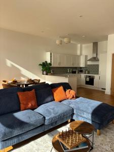 Luxury 2 Bedroom Apartment with Full Seaviews