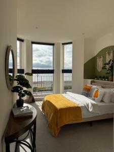 Luxury 2 Bedroom Apartment with Full Seaviews