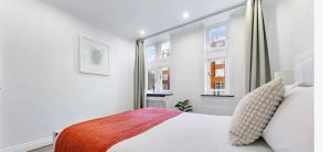 The High Street Kensington