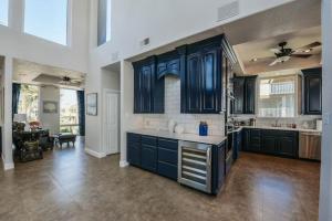 The Estate - Enormous beachfront home with panoramic ocean views