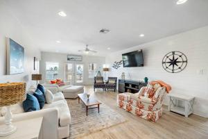 Huge Home With Game Room, Large Deck and Bunk Room