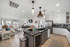 Huge Home With Game Room, Large Deck and Bunk Room