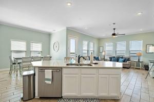 Beautiful bay home with breathtaking views from two decks and boardwalk with fishing pier