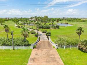 Huge, luxurious and secluded estate with private pool, pond, and large yard