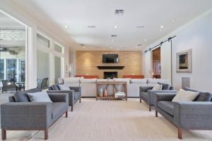 Huge, luxurious and secluded estate with private pool, pond, and large yard