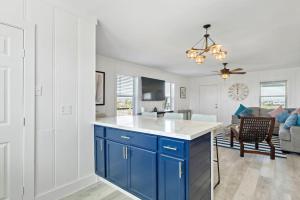 Cute beach house with large deck and fire pit, close to the beach