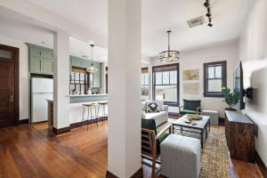 Stylish, historic loft in Downtown Galveston, 3 blocks to The Strand