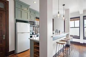 Stylish, historic loft in Downtown Galveston, 3 blocks to The Strand