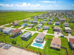 Jamaica Beach home with private pool, close to beach